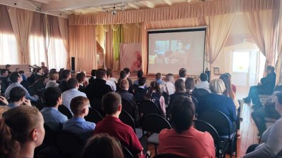 В рамках воспитательной работы Министерство просвещения ﻿Российской Федерации реализует проект «Всероссийские детские﻿ кинопремьеры» .