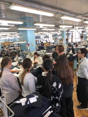 В рамках недели профессиональной ориентации  обучающихся 9 классов была организована экскурсия на швейную фабрику «Сударь». 