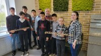 11 мая учащиеся среднего звена и учитель Олег Евгеньевич Рютин приняли участие в мастер- классе по робототехнике на базе промробоквантума в г. Владимире